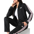 Tuta Adidas nera, giacca bomber e pantaloni con bande rosa