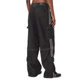 Pantalone cargo adidas in denim nero con cerniera trasformabile