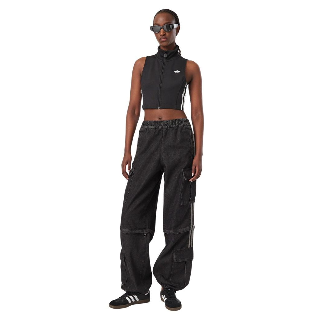 Pantalone cargo adidas in denim nero con cerniera trasformabile
