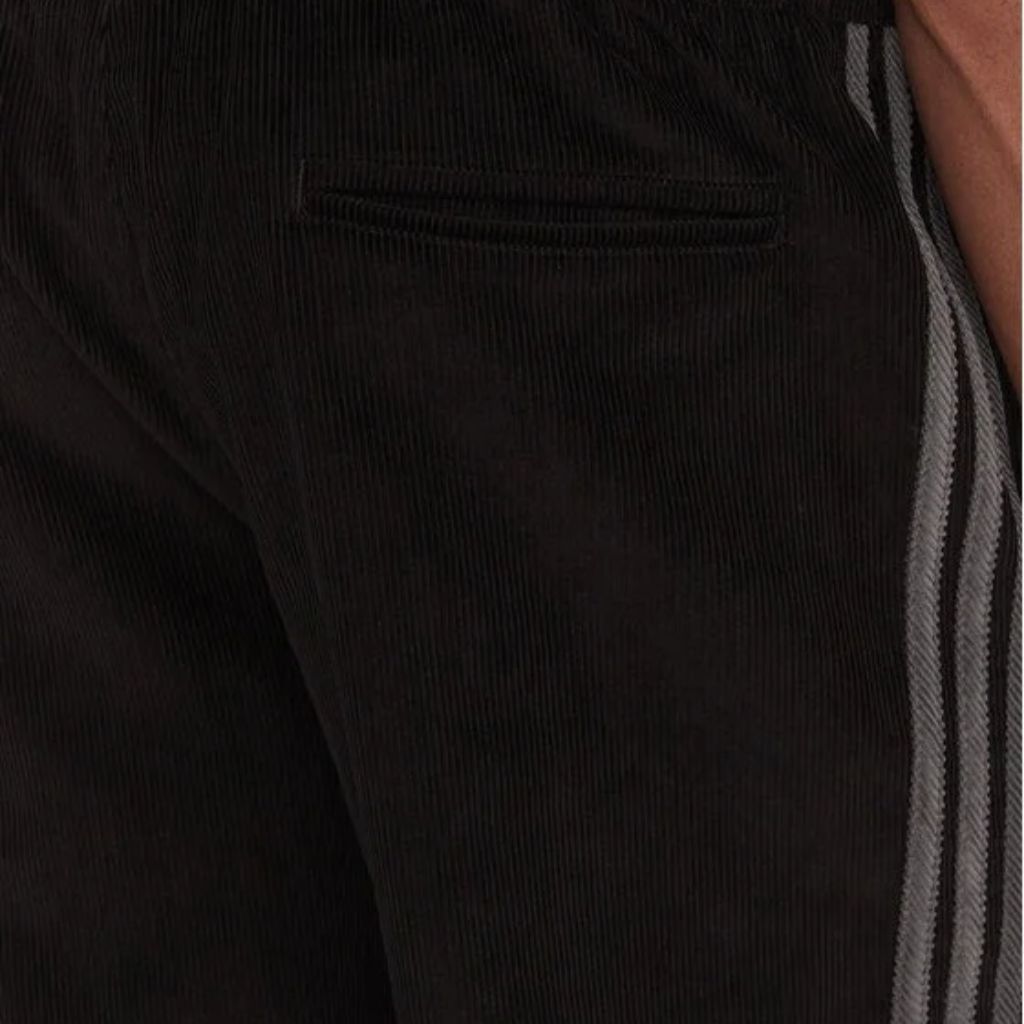 Pantaloni Adidas neri in velluto a coste con bande grigie laterali