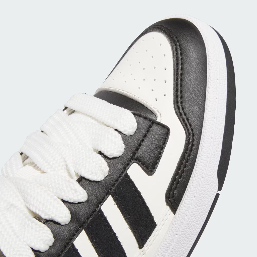 Sneaker adidas Rapid Court Low bianca e nera