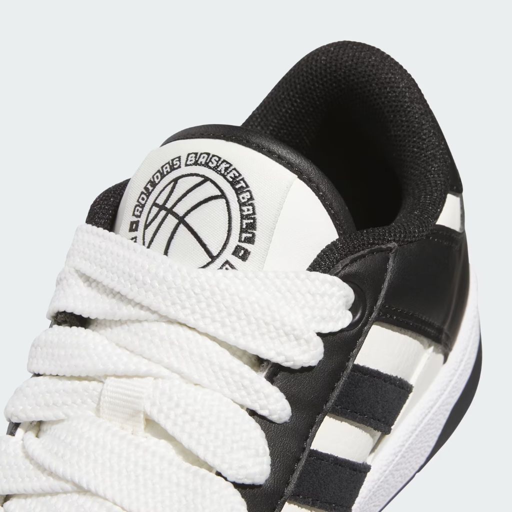 Sneaker adidas Rapid Court Low bianca e nera