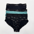 Slip uomo Adidas confezione da 3, nei colori nero tinta unita, verde acqua e nero con stampa allover grafica, girovita elasticizzato con logo 3 strisce.