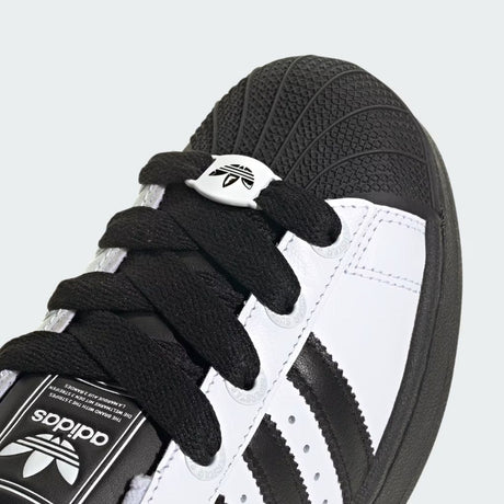 Sneaker adidas Superstar bianca e nera