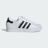 Sneaker Adidas Superstar bianca nera punta conchiglia