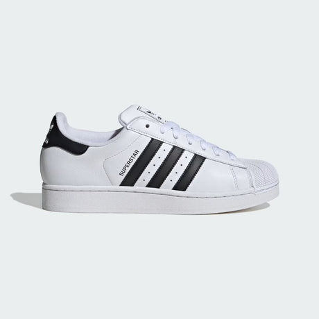 Sneaker Adidas Superstar bianca nera punta conchiglia