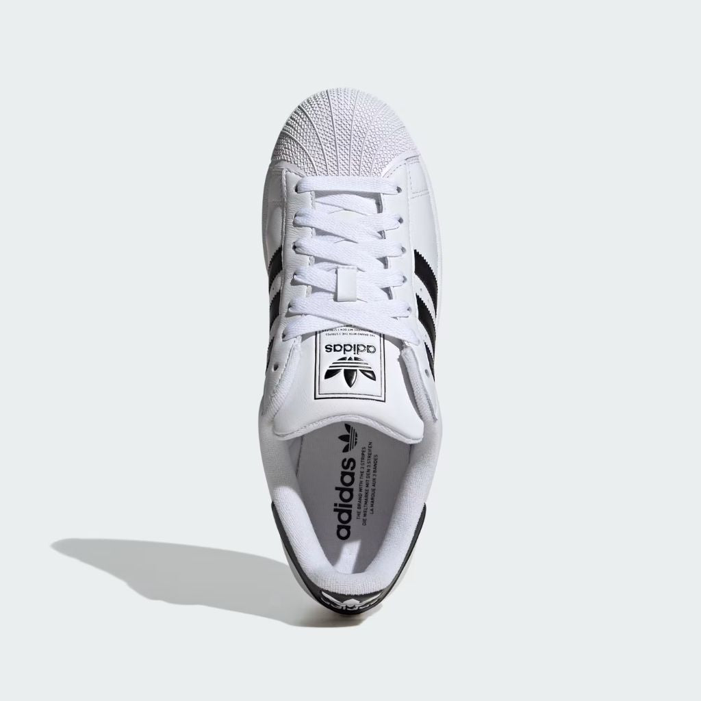 Sneaker Adidas Superstar bianca nera punta conchiglia