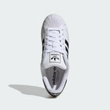 Sneaker Adidas Superstar bianca nera punta conchiglia