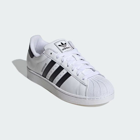Sneaker Adidas Superstar bianca nera punta conchiglia