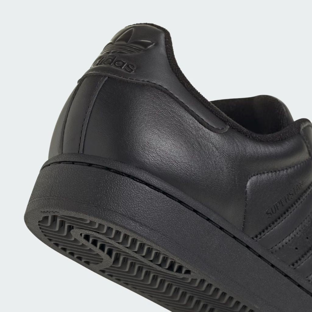 Sneaker adidas Superstar total black