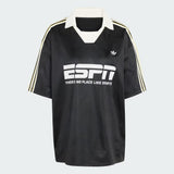 T-shirt Adidas nera con logo ESPN e colletto bianco.