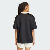 T-shirt Adidas nera con logo ESPN e colletto bianco.