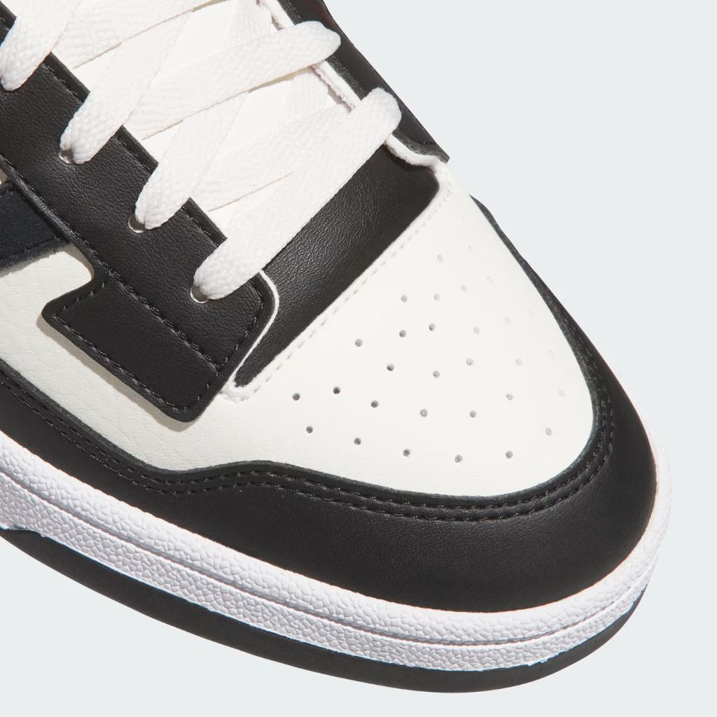 Sneaker adidas Rapid Court Low bianca e nera