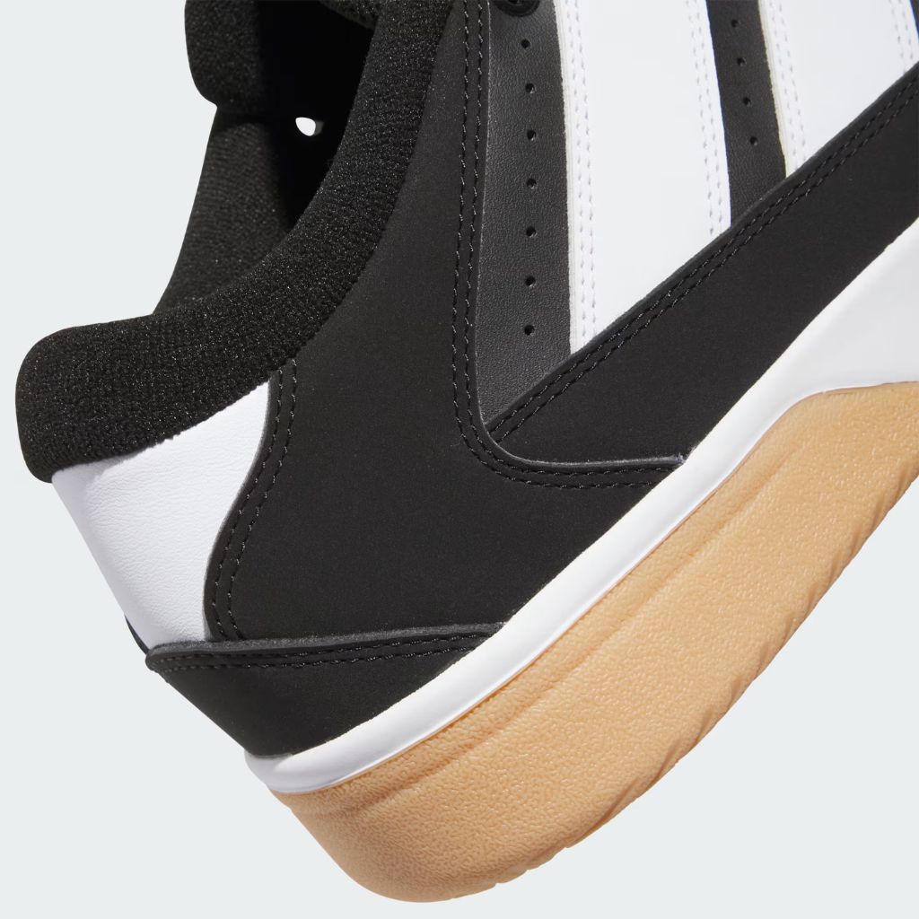 Sneaker adidas Turnaround nera e bianca con suola gum