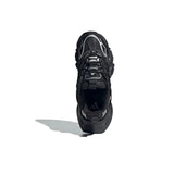 Sneaker Adidas XLG Runner Deluxe completamente nera in pelle premium, con design stratificato ispirato al running anni 2000 e suola robusta coordinata.