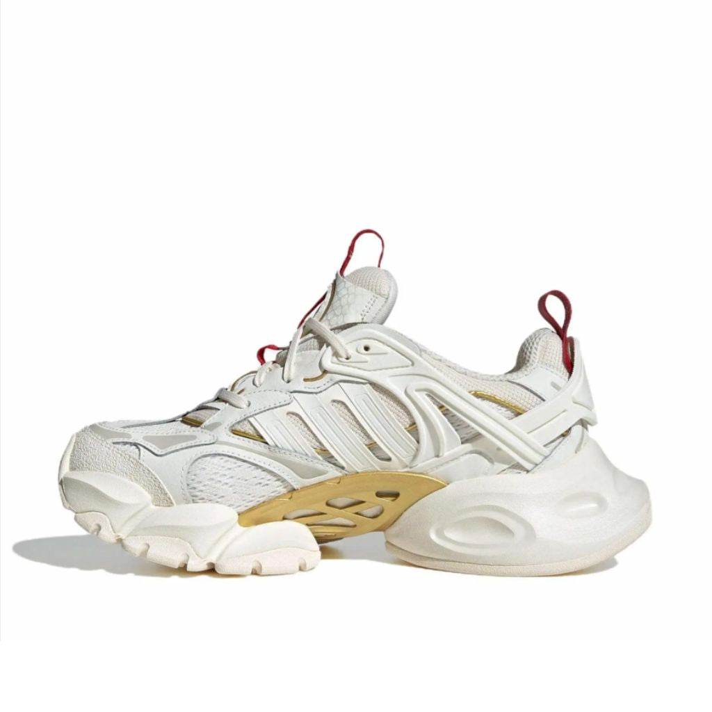 Adidas XLG Runner Deluxe bianco sporco con dettagli oro metallizzato e rosso