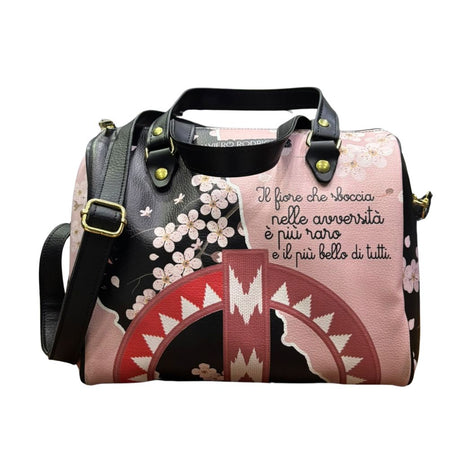Borsa bauletto rosa e nera con fiori di ciliegio, frase scritta e tracolla