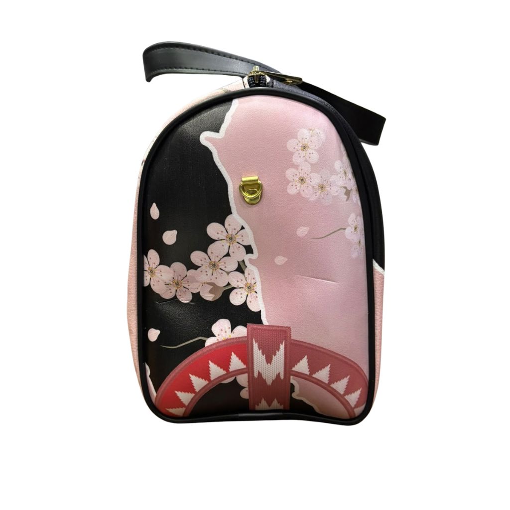 Borsa bauletto rosa e nera con fiori di ciliegio, frase scritta e tracolla