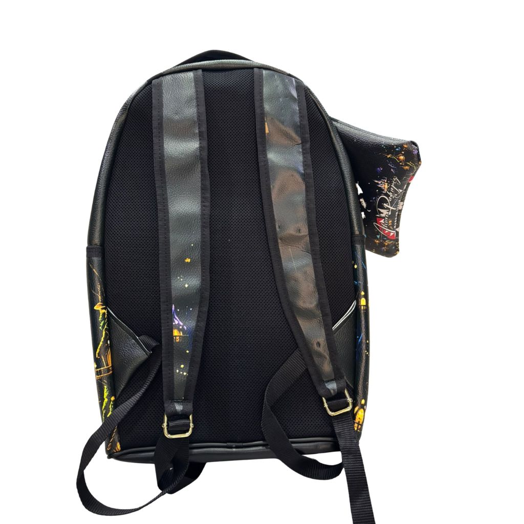Zaino nero con stampa fiabesca, scritta never grow up e pochette abbinata