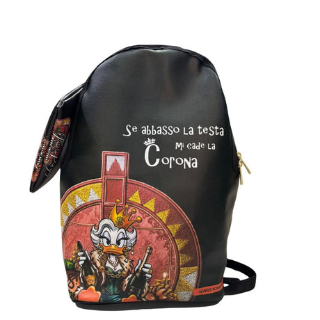 Zaino in ecopelle nero con stampa illustrata, frase sulla corona e pochette abbinata