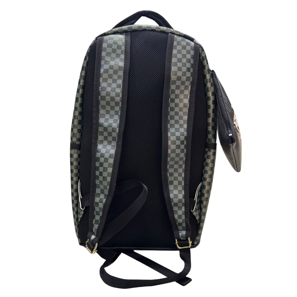Zaino in ecopelle nero con orsetto di peluche maculato, frase scritta e pochette abbinata