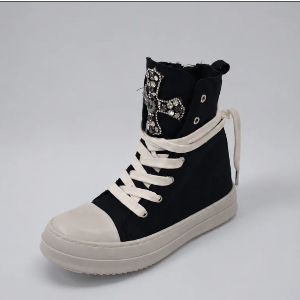 Sneaker Censored alta nera con croce gioiello
