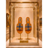 Ciabatta flat suede camel con croce maltese in pietre blu e cristalli.