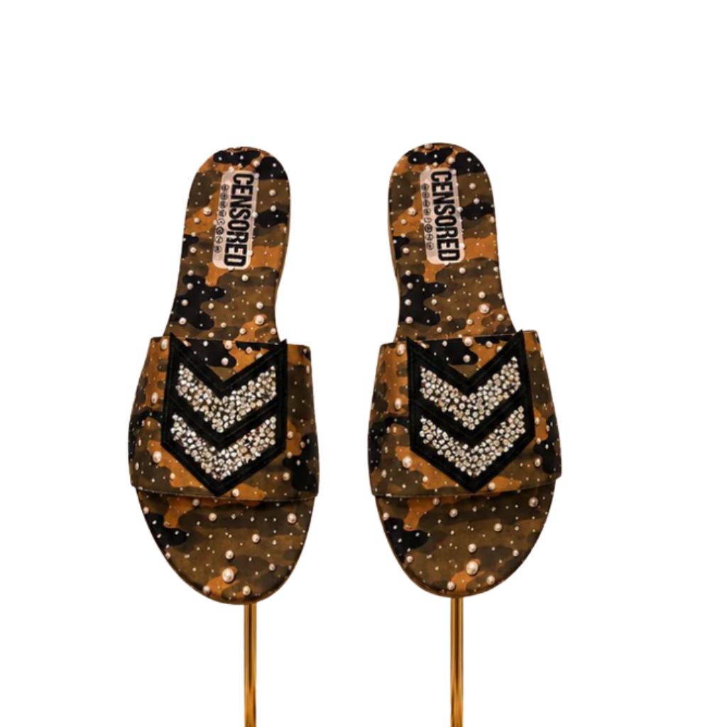 Ciabatta flat donna camouflage con micro-perle e gallone chevron strass.