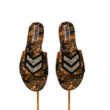 Ciabatta flat donna camouflage con micro-perle e gallone chevron strass.