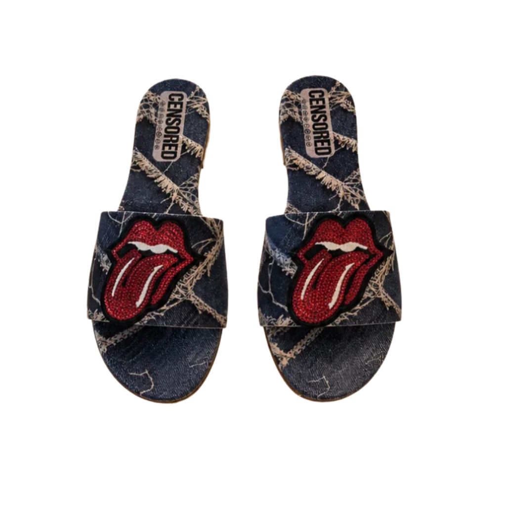 Ciabatta flat donna denim destroyed con patch bocca e lingua in strass rossi.