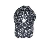 Cappello baseball County of Milan in cotone con stampa geometrica all-over bianco e nero e logo sul retro.