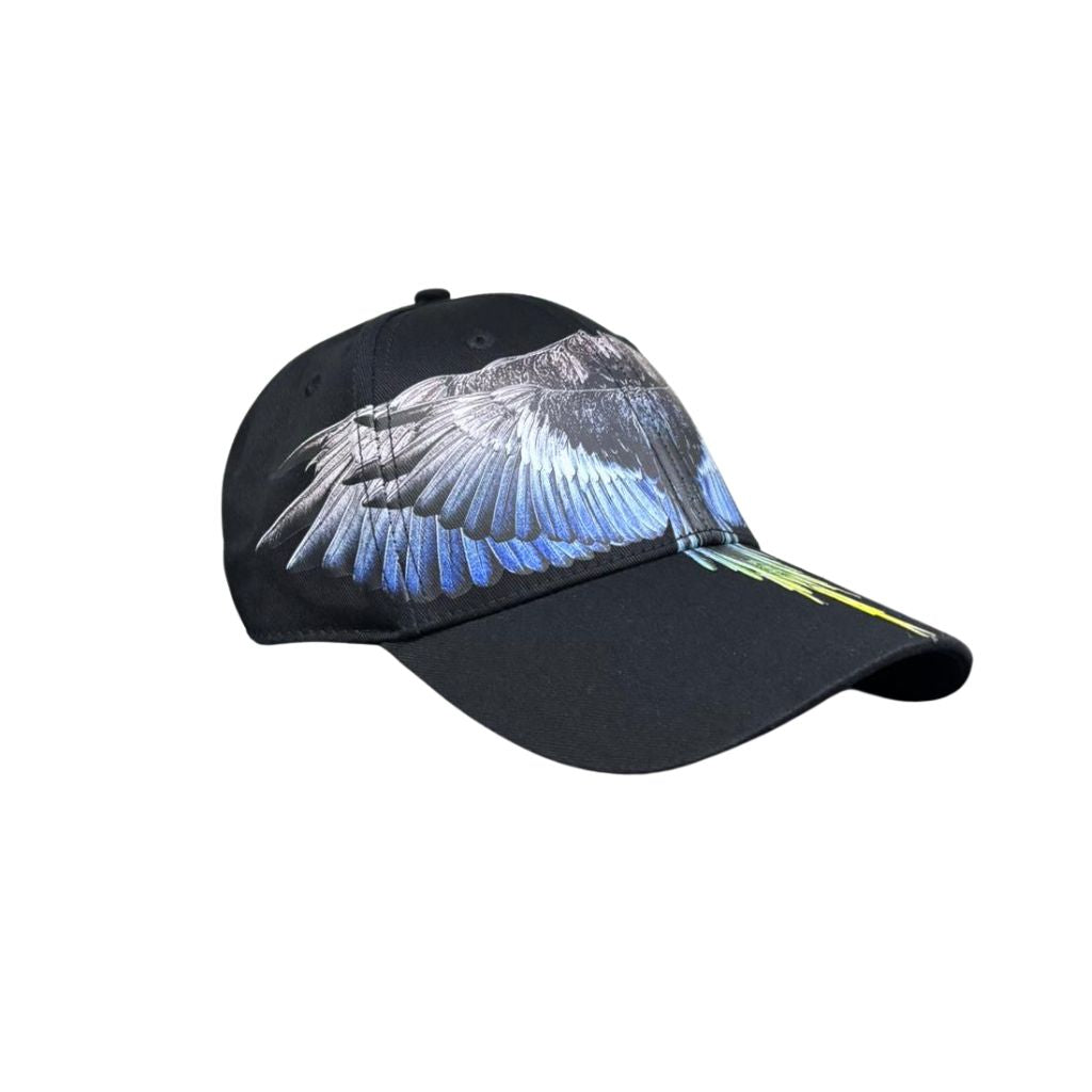 Cappello baseball County of Milan in cotone nero con stampa ali spiegate blu su fronte e visiera.