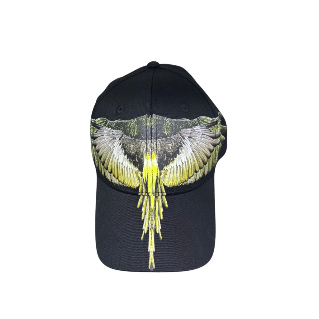 Cappello baseball County of Milan in cotone nero con stampa ali spiegate gialle su fronte e visiera.