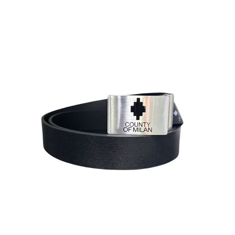 Cintura reversibile County of Milan in pelle nera con fibbia quadrata in acciaio spazzolato e logo geometrico inciso.