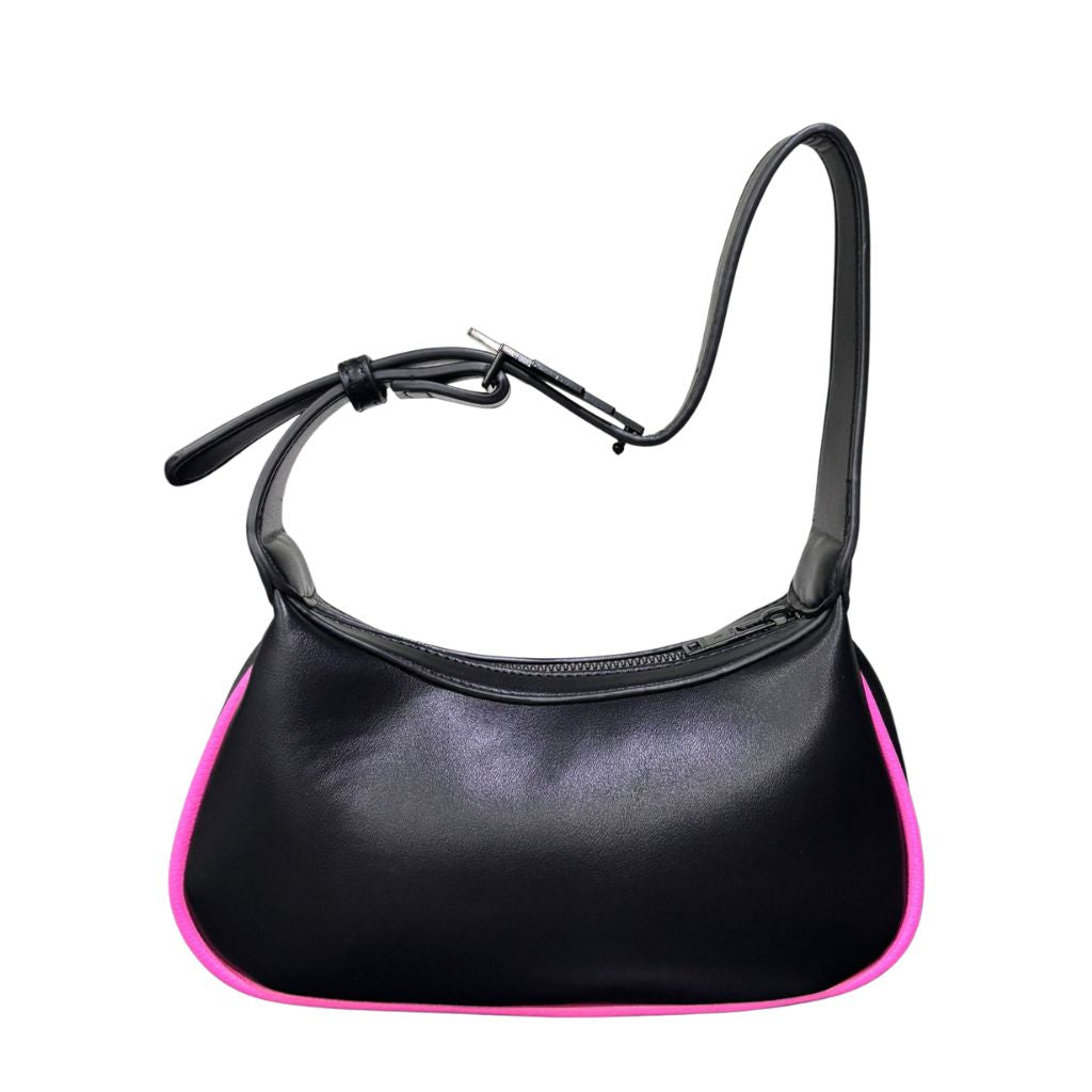 Borsa mezzaluna nera in ecopelle County of Milan con stampa Fuxia Wings, ali viola e fucsia, bordino fucsia e manico regolabile.