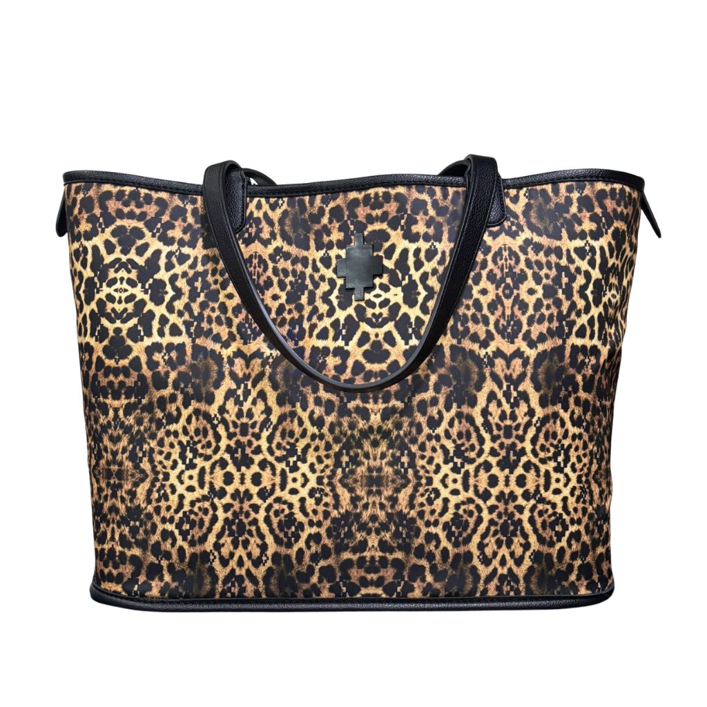 Borsa reversibile County of Milan in ecopelle: lato stampa leopardata all-over con logo croce e lato nero con stampa Leopard Wings oro, pochette coordinata inclusa.