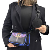 Set borsa 3 in 1 County of Milan in ecopelle nera con bordino blu, pochette rimovibile stampa Blue Wings e portamonete tondo con logo sulla tracolla.