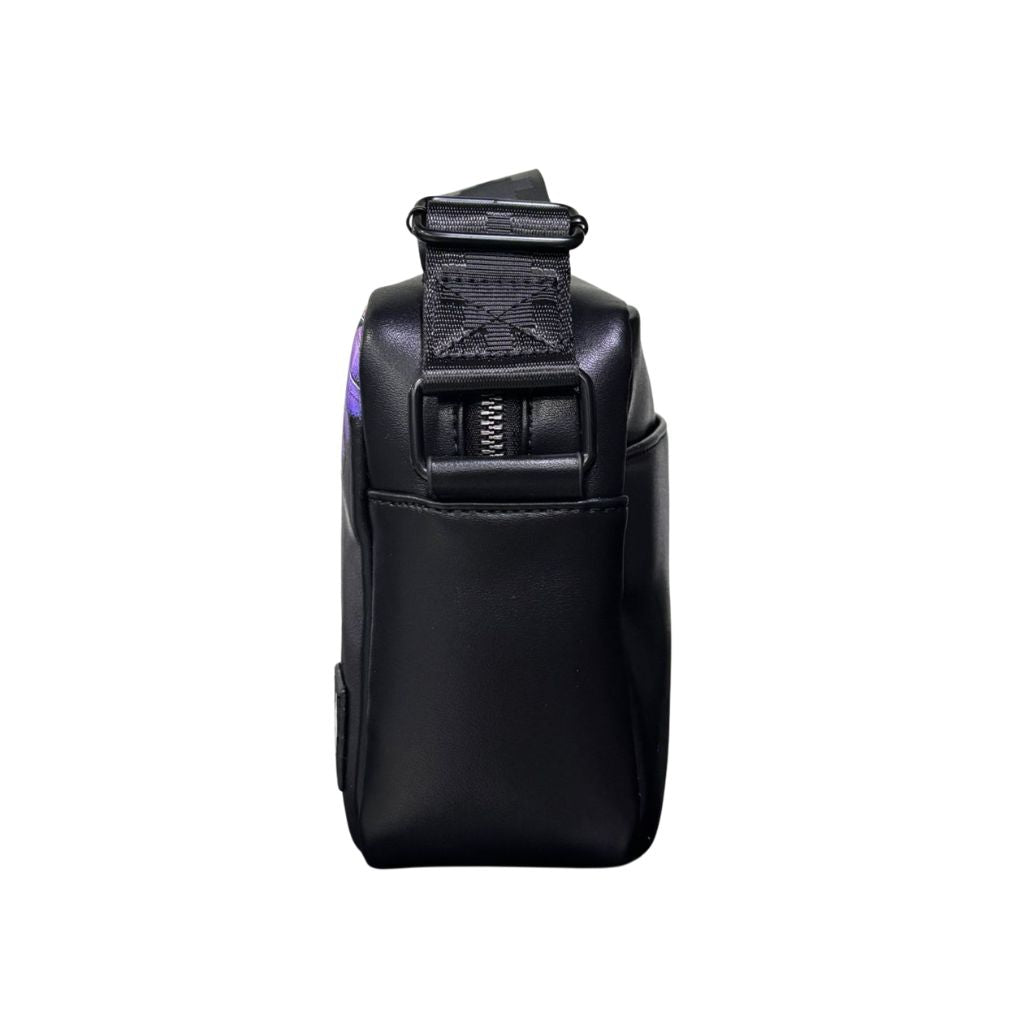 Borsello tracolla County of Milan nero ecopelle liscia stampa Wings viola rosa arancio giallo tasca retro chiappa