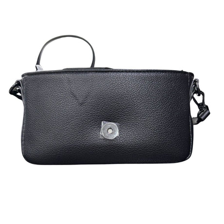 Mini bag nera in ecopelle bottalata County of Milan con logo croce in rilievo tono su tono, tracolla regolabile e chiusura a patta.