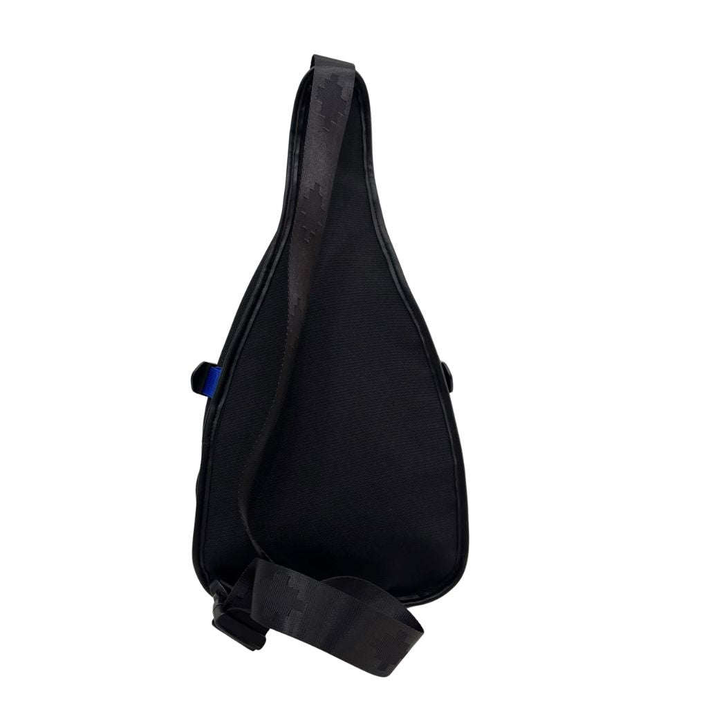 Sling bag Marcelo Burlon County of Milan nera in tessuto tecnico con cerniere e dettagli blu elettrico