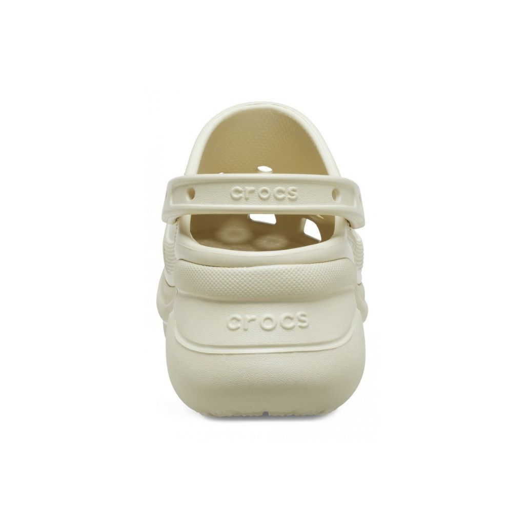 Zoccolo Crocs Classic Bae beige con suola platform e cinturino al tallone