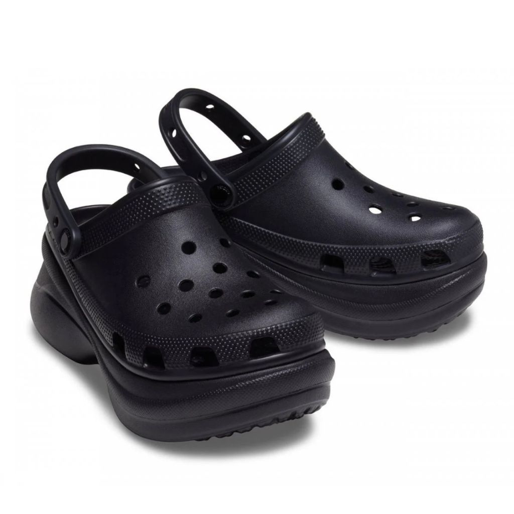 Zoccolo Crocs Classic Bae nero con suola platform e cinturino al tallone