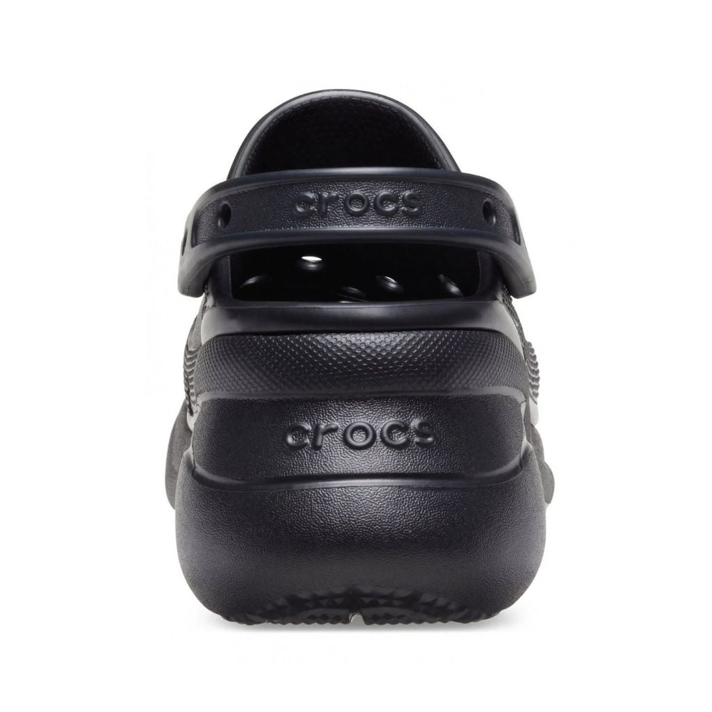 Zoccolo Crocs Classic Bae nero con suola platform e cinturino al tallone