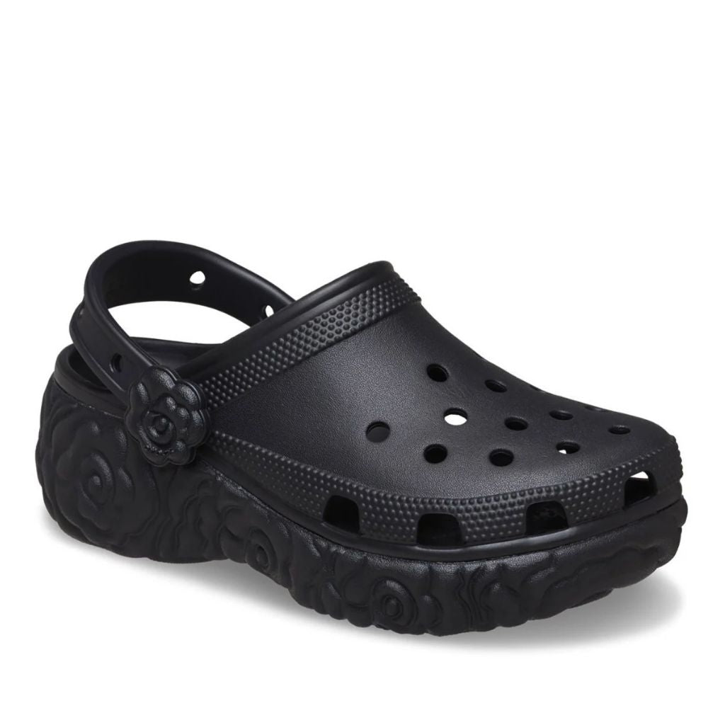 Zoccolo Crocs nero con zeppa, suola a motivo floreale