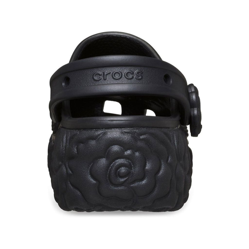 Zoccolo Crocs nero con zeppa, suola a motivo floreale