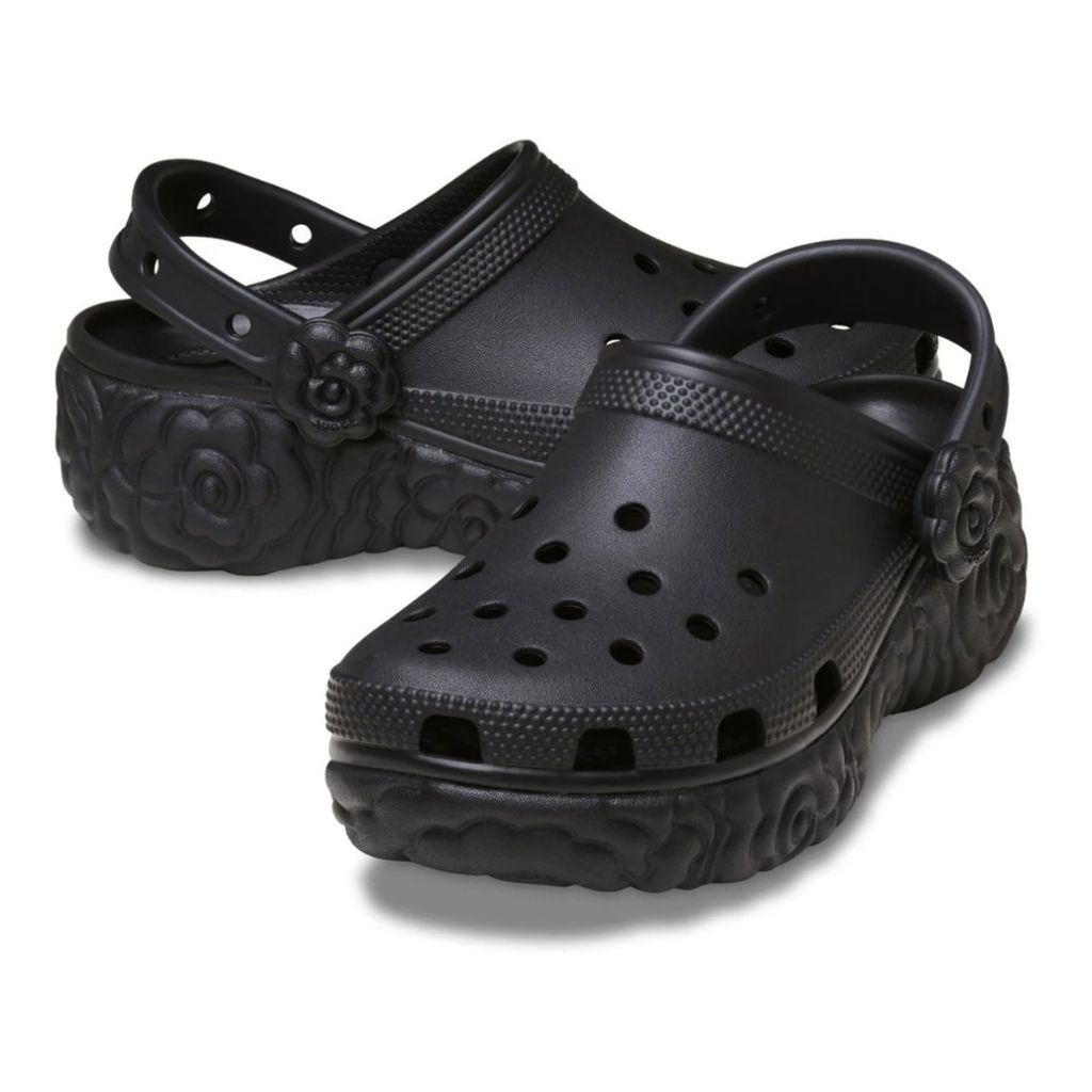 Zoccolo Crocs nero con zeppa, suola a motivo floreale