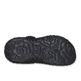 Zoccolo Crocs nero con zeppa, suola a motivo floreale