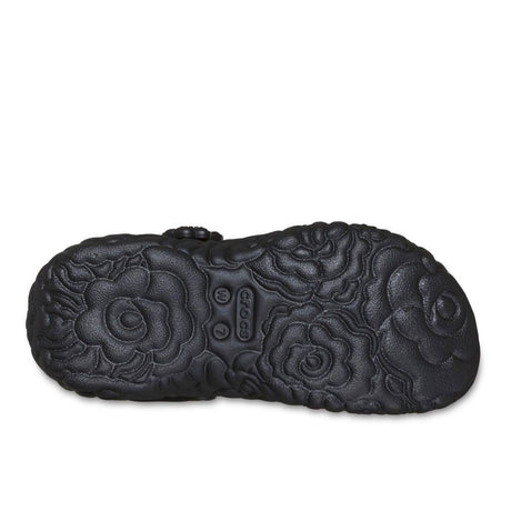 Zoccolo Crocs nero con zeppa, suola a motivo floreale