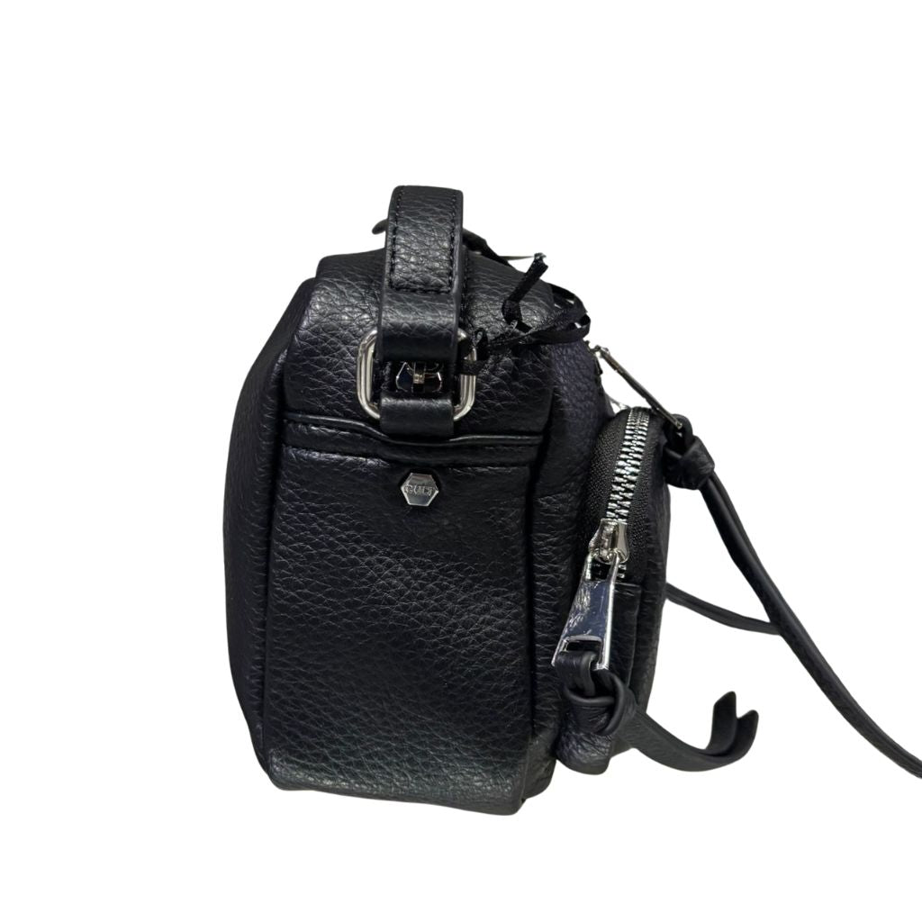 Borsa a tracolla CULT Vega nera in ecopelle bottolata con tasche esterne zip e logo silver