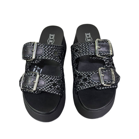 Cult Sandalo Janis 4476 nero con tomaia intrecciata, fibbie silver e suola platform 5 cm